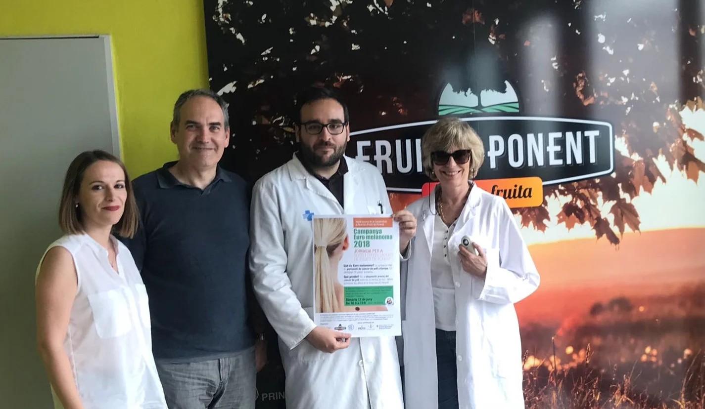 Dermatòlegs de Lleida fan revisions de manera gratuïta a socis i treballadors de Fruits de Ponent per prevenir el càncer de pell