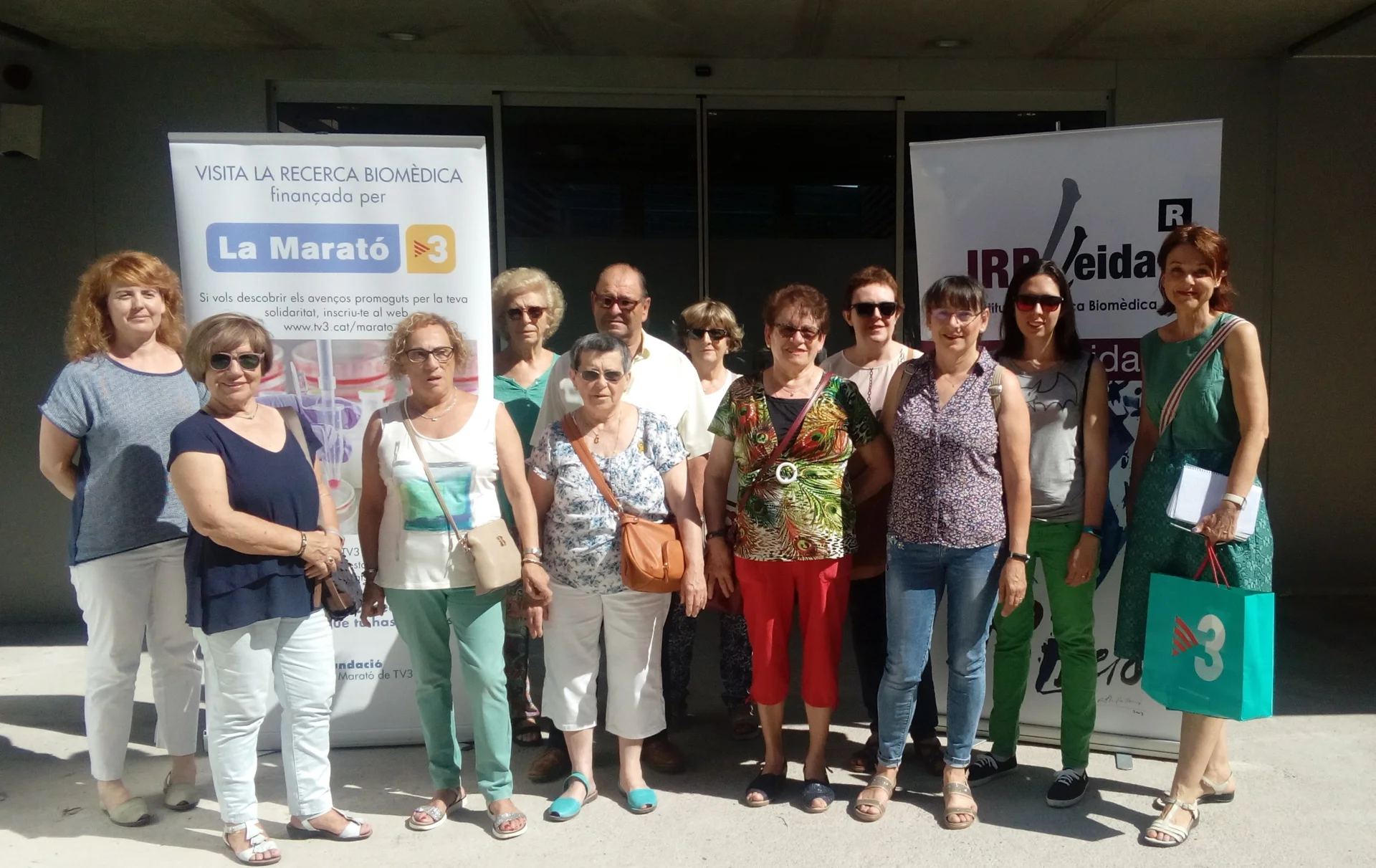 Un grupo de donantes de Lleida visitan el IRBLleida en el marco del programa de la 'Fundació La Marató de TV3'
