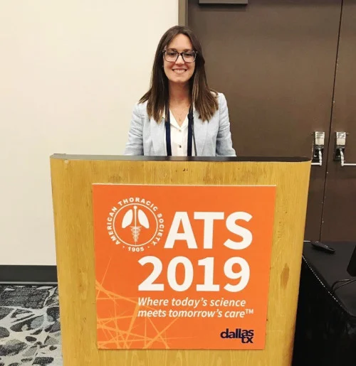 La investigadora en formación Esther Sapiña recibe una beca de la American Thoracic Society