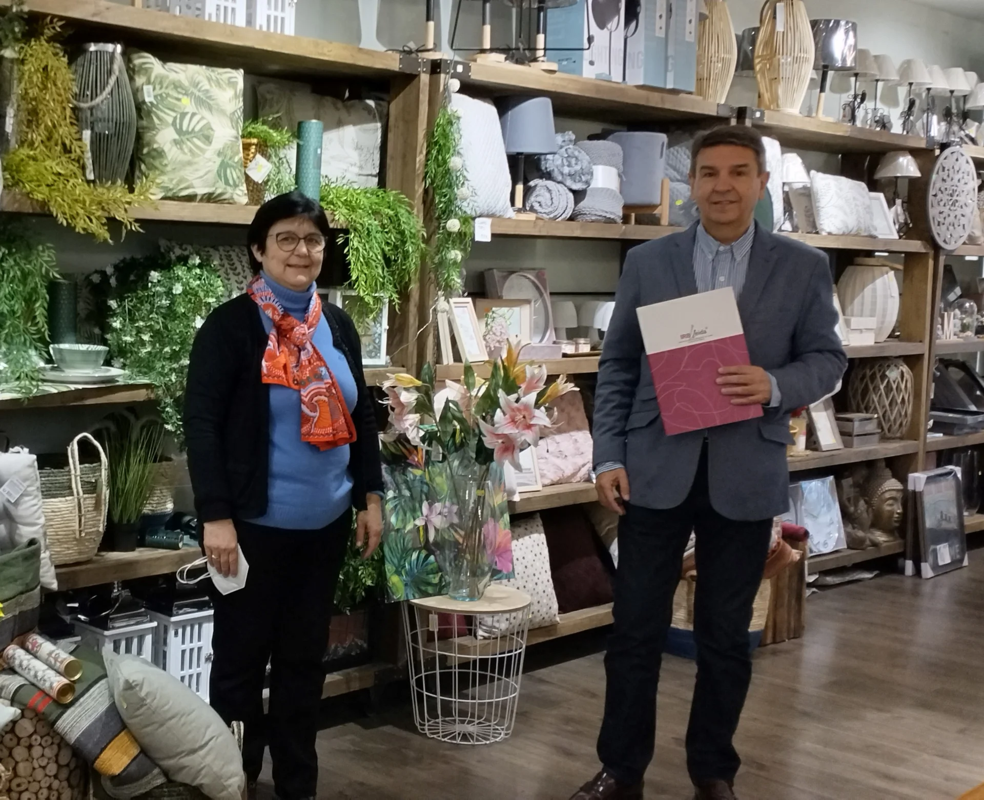 The Navrat Llar shop in Lleida and the Ferreteria Eixample hardware store in Mollerussa renew their collaboration with the IRBLleida