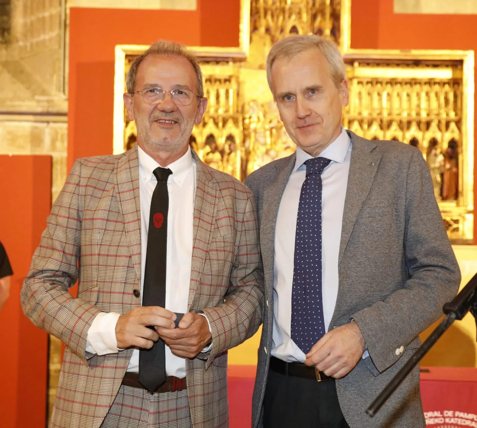 The Territorial Clinical Director of Chronic Respiratory Diseases of Lleida, Ferran Barbé, receives the gold insignia of the Spanish Society of Pneumology and Thoracic Surgery