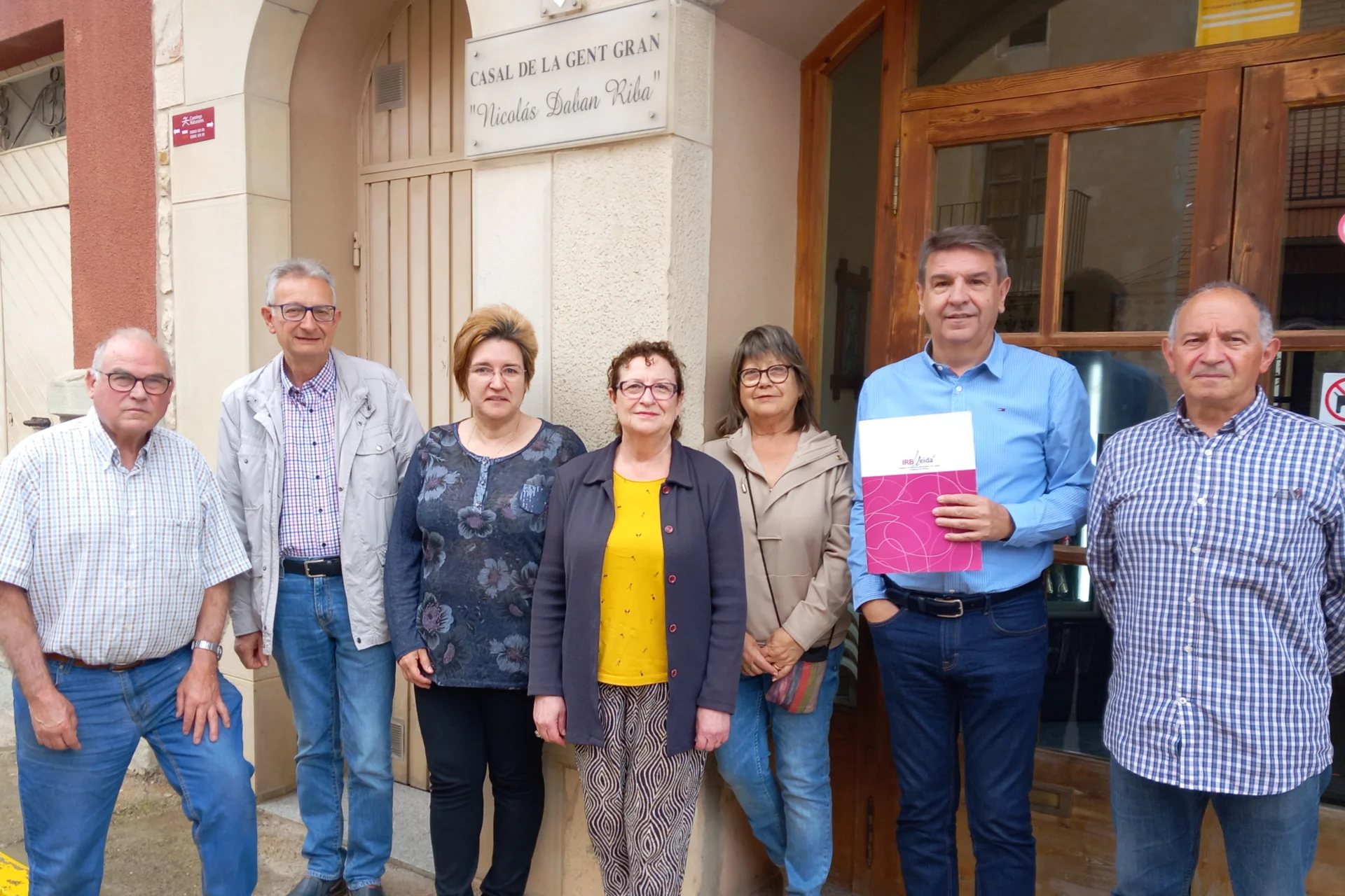 L'Associació de Jubilats, el club de lectura i l'Ajuntament d'Almatret recapta más de 200€ per a l'IRBLleida