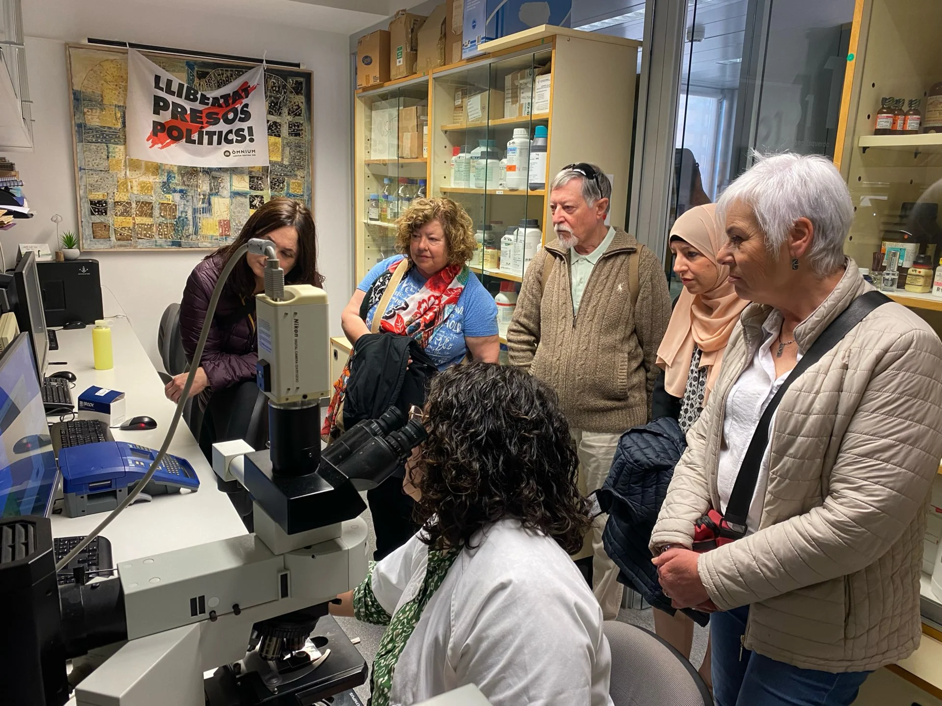  More than 50 people participate in the visits to IRBLleida to learn about the projects funded by the 3CAT Marathon