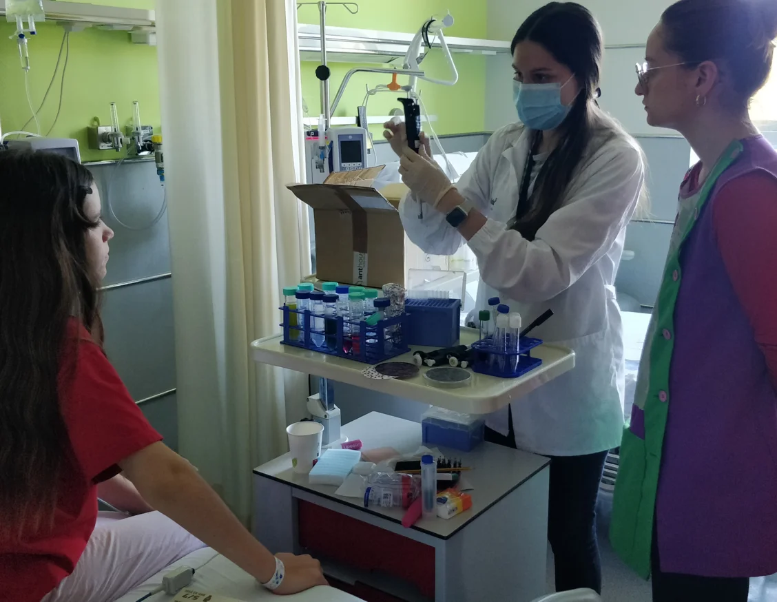 ‘Petits herois i heroïnes, grans científics i científiques’, taller de l’IRBLleida a l’aula hospitalària de l’Hospital Universitari Arnau de Vilanova de Lleida 