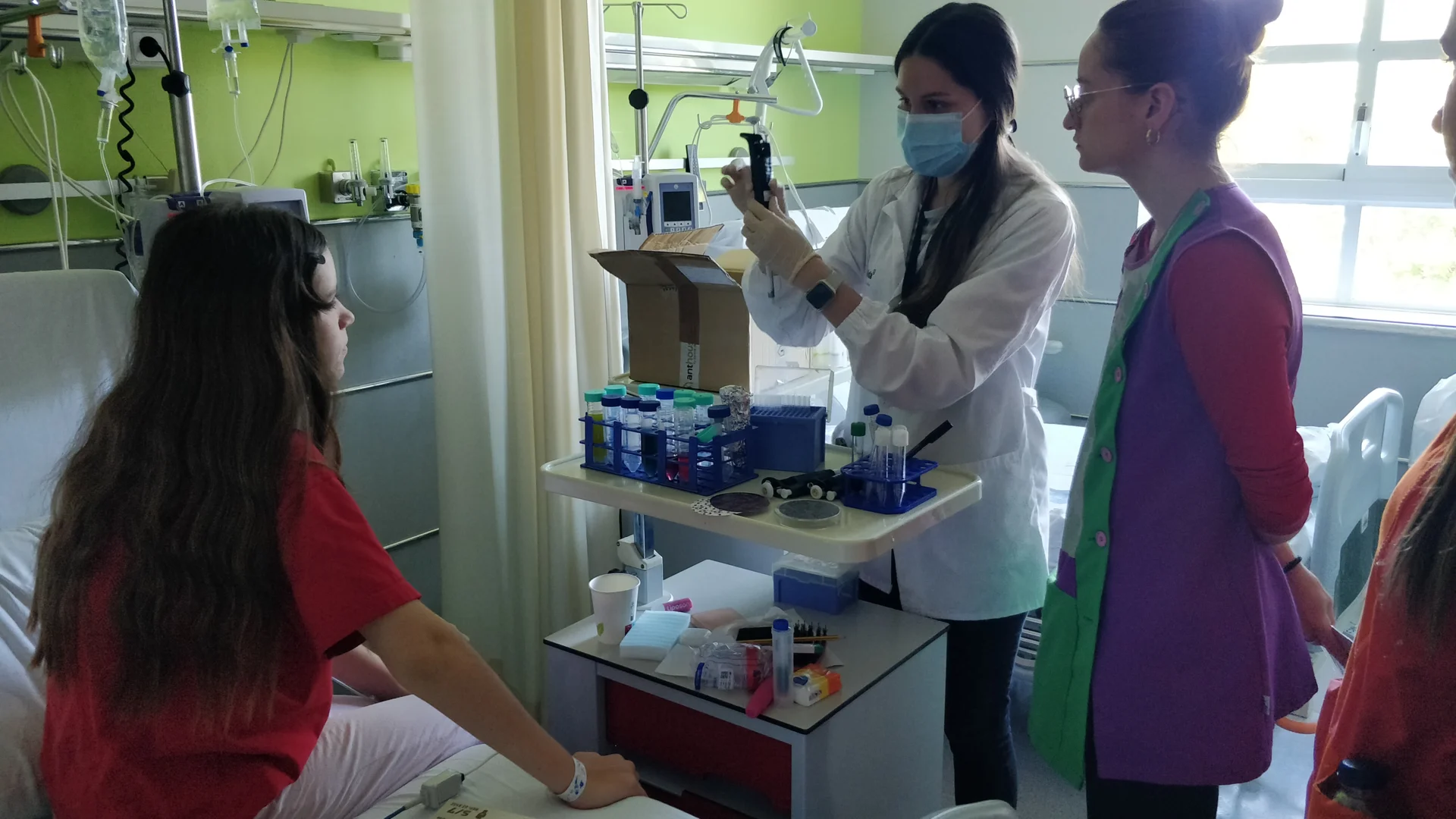 ‘Little heroes, great scientists', IRBLleida workshop in the hospital classroom of the Arnau de Vilanova University Hospital in Lleida