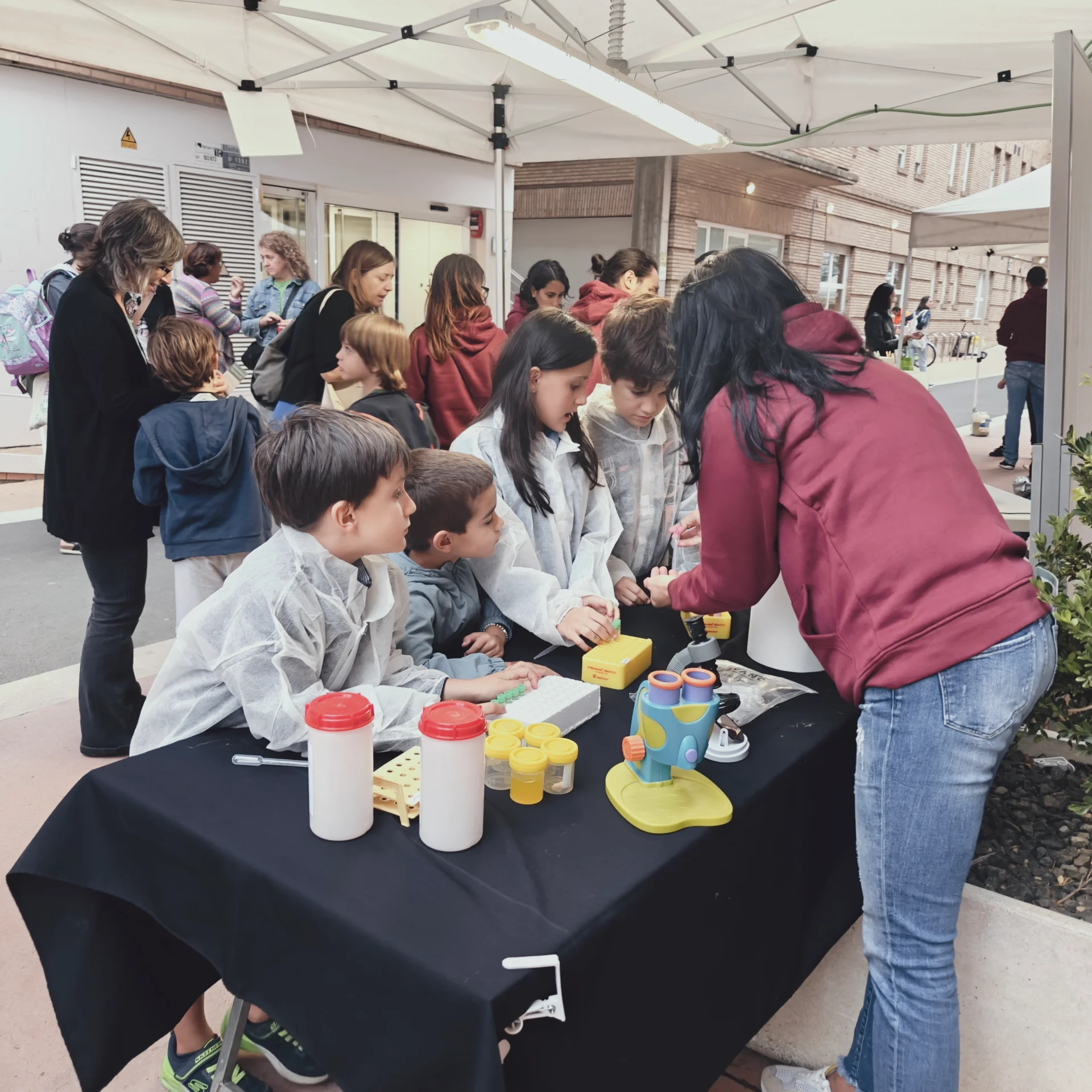 700 people take part in IRBLleida's Research Night 2024 in guided tours, talks and workshops