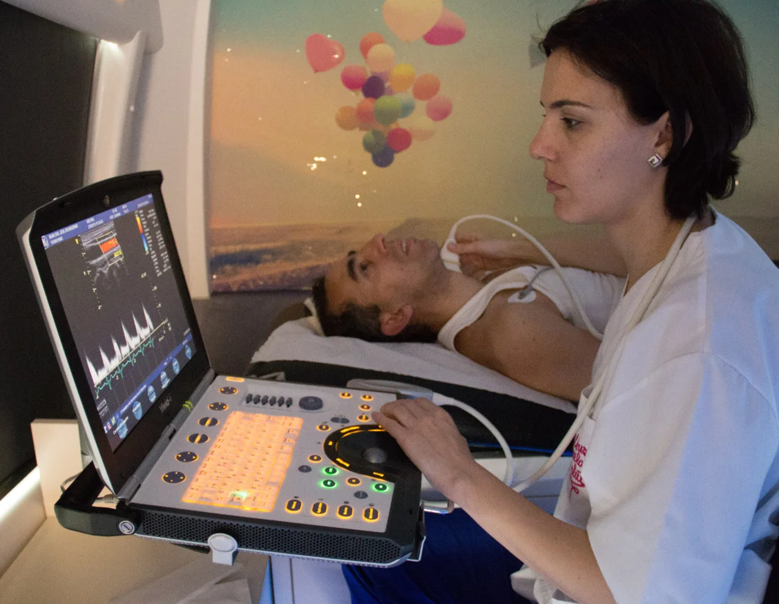 The IRBLleida collaborates with La Marat&oacute; de TV3 testing to determine the health of the arteries of people who want to approach The Health Bus'
