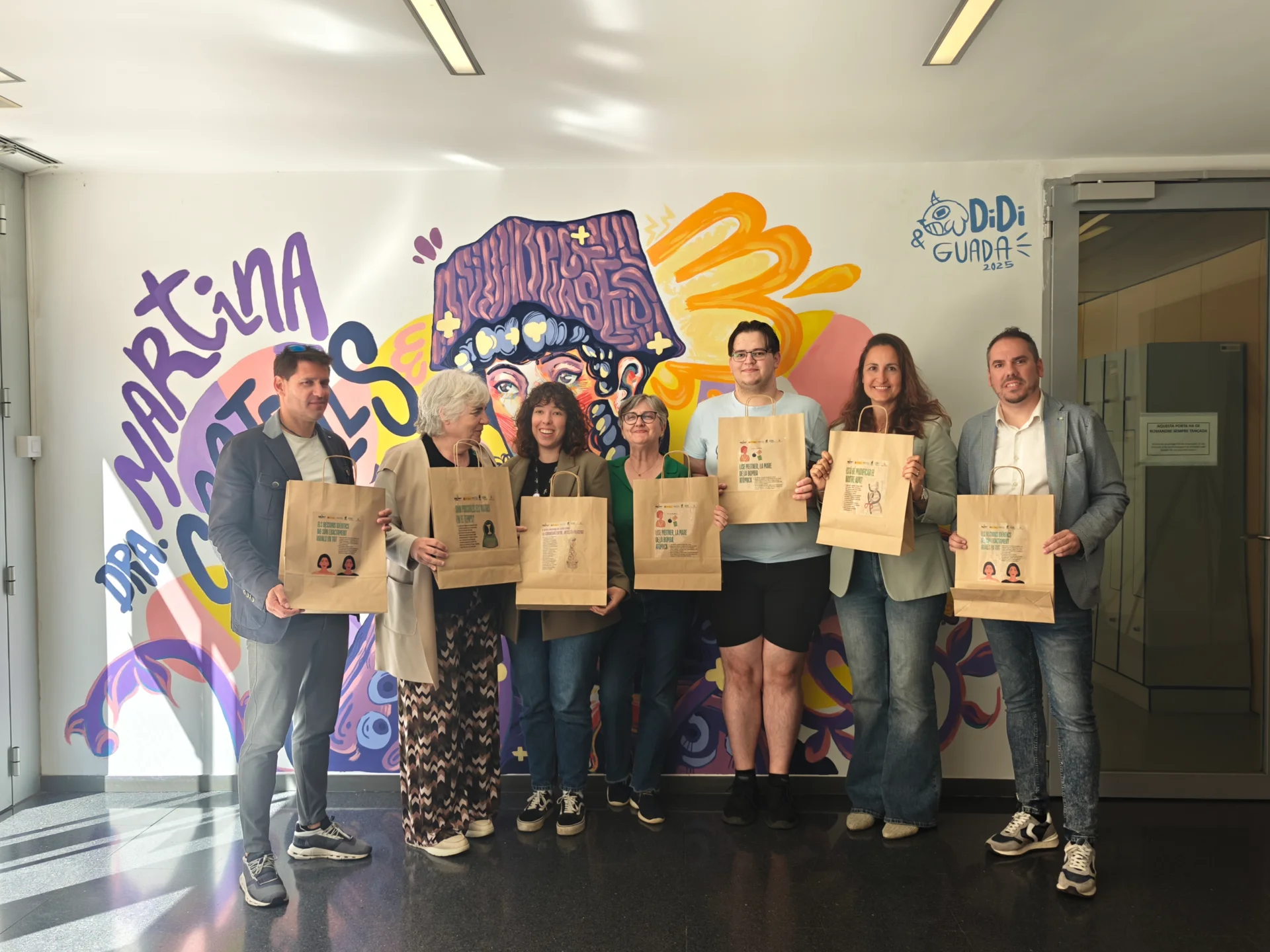 The IRBLleida, the Paeria de Lleida and the Lleida traders' associations collaborate in the distribution of 6,250 bosses to disseminate the role of science