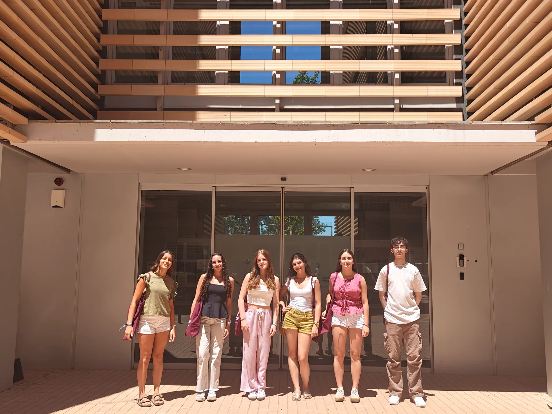 Seis alumnos de primero de bachillerato de Lleida, becados por el IRBLleida para hacer una estancia en el centro