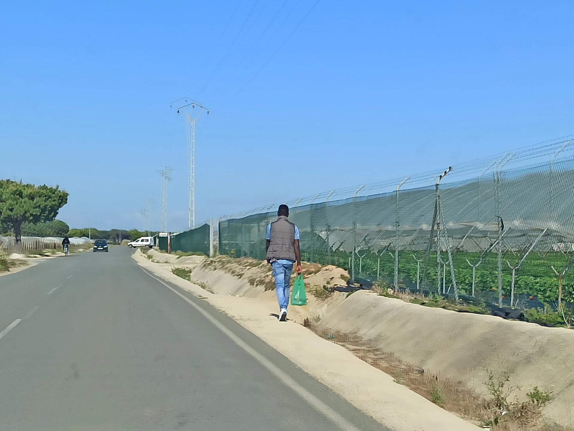 Migrant agricultural workers suffer from health problems and barriers to accessing healthcare services