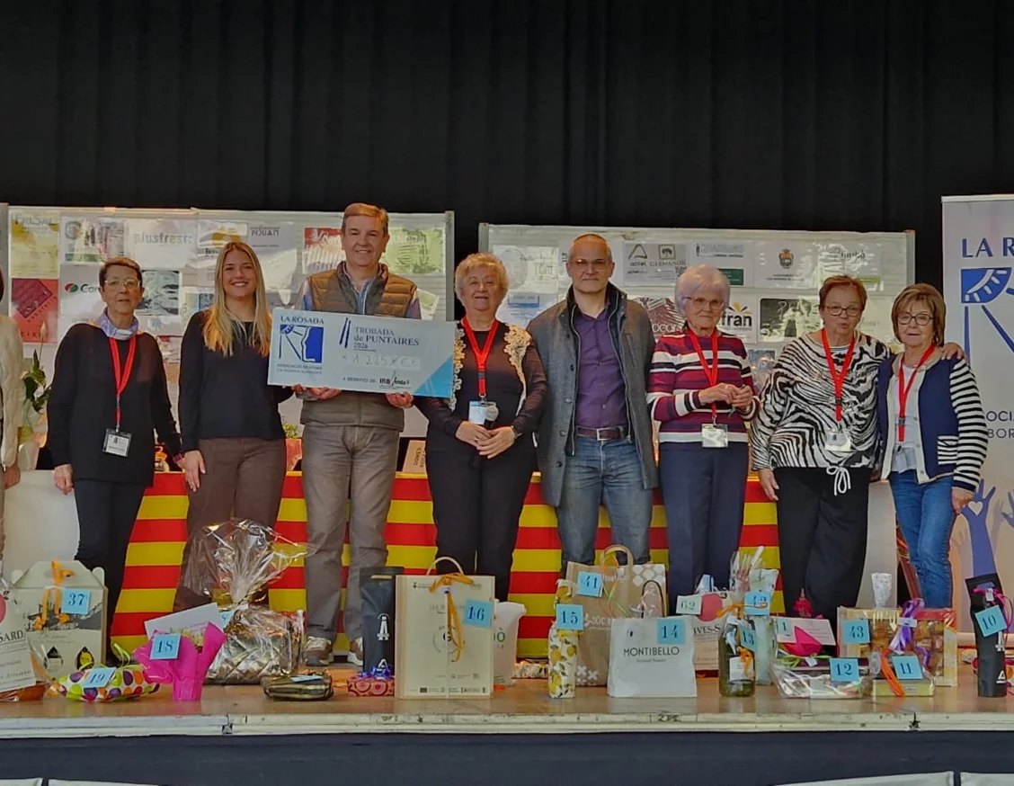 The Borges Blanques lace-makers raise €1,225 for IRBLleida