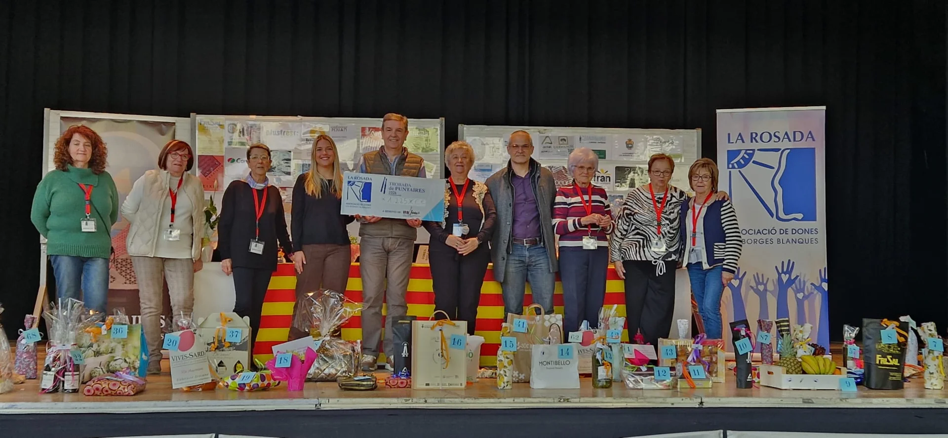 The Borges Blanques lace-makers raise €1,225 for IRBLleida