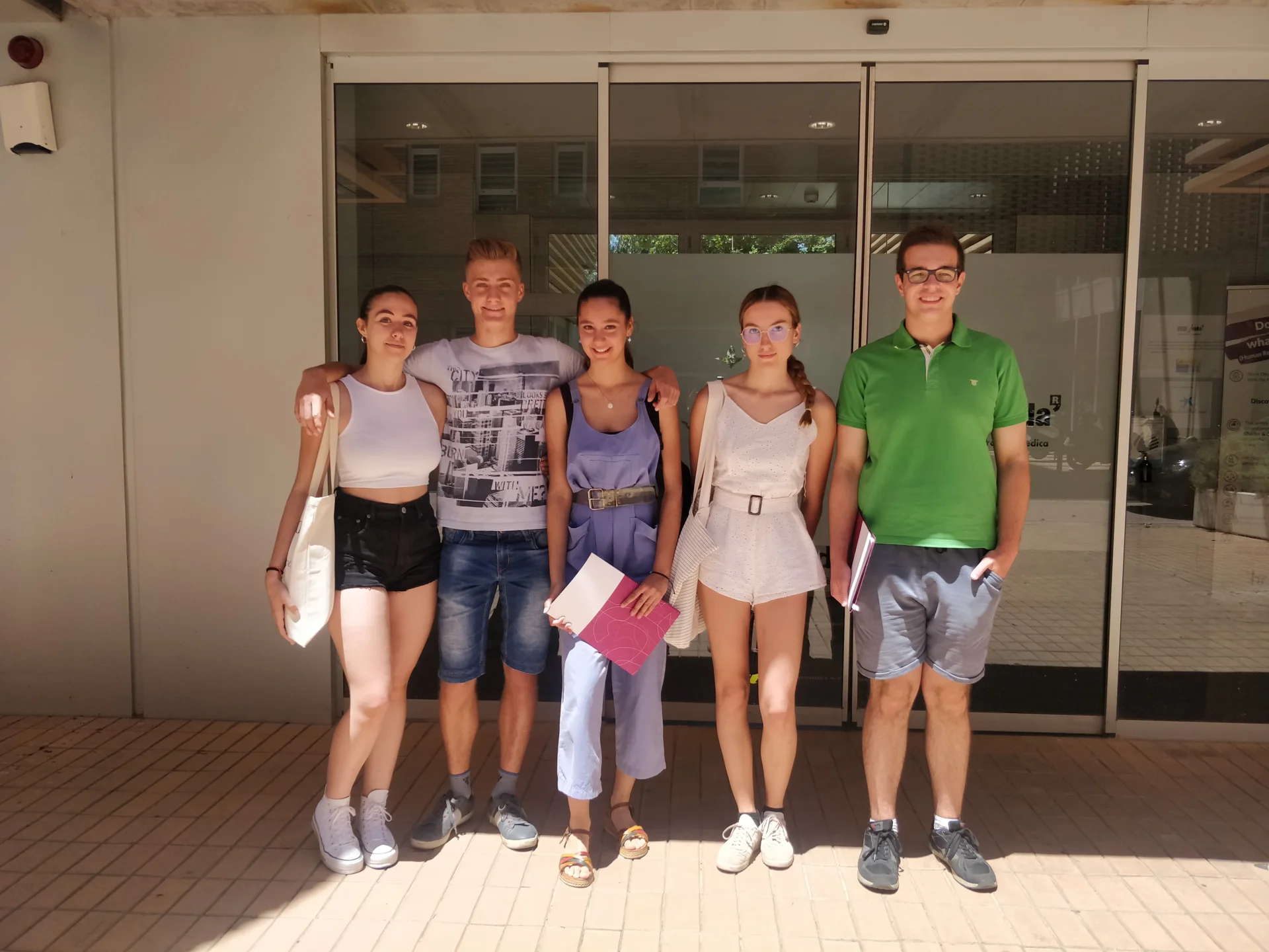 The first baccalaureate students awarded a scholarship by the IRBLleida begin their stay at the centre