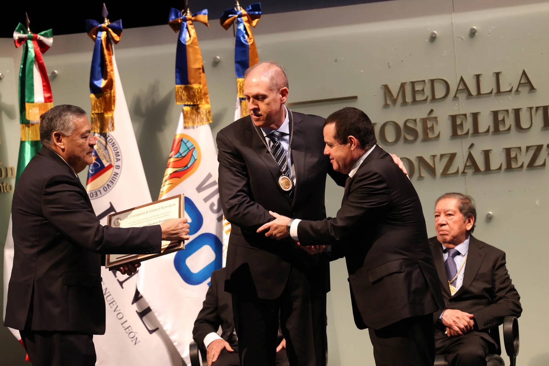 José Manuel Porcel, Head of Internal Medicine at Arnau de Vilanova Hospital and IRBLleida researcher, honoured with the highest recognition in the field of health by the University of Nuevo León