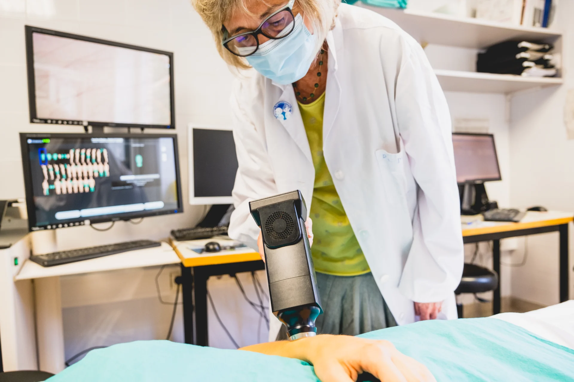 Dermatòlegs de Lleida participen en la campanya Euromelanoma 2024 sobre càncer de pell