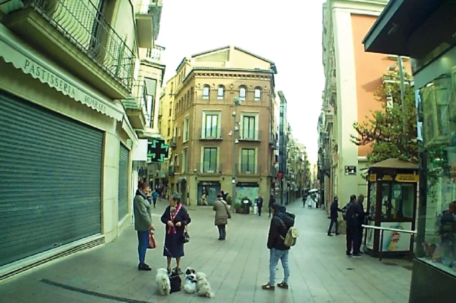 Narrow streets are more stressful for women and open spaces are more stressful for men
