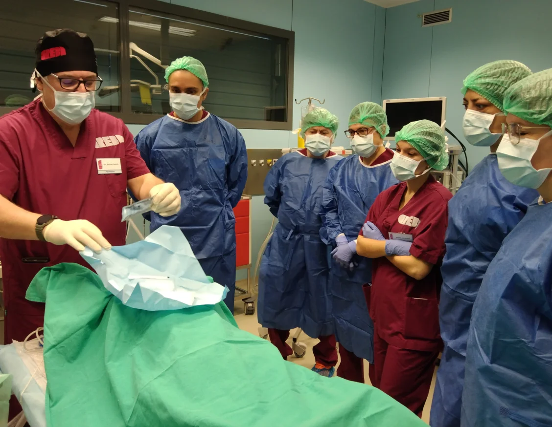 Emergency professionals from Arnau de Vilanova Hospital are trained at CREBA in thoracic procedures