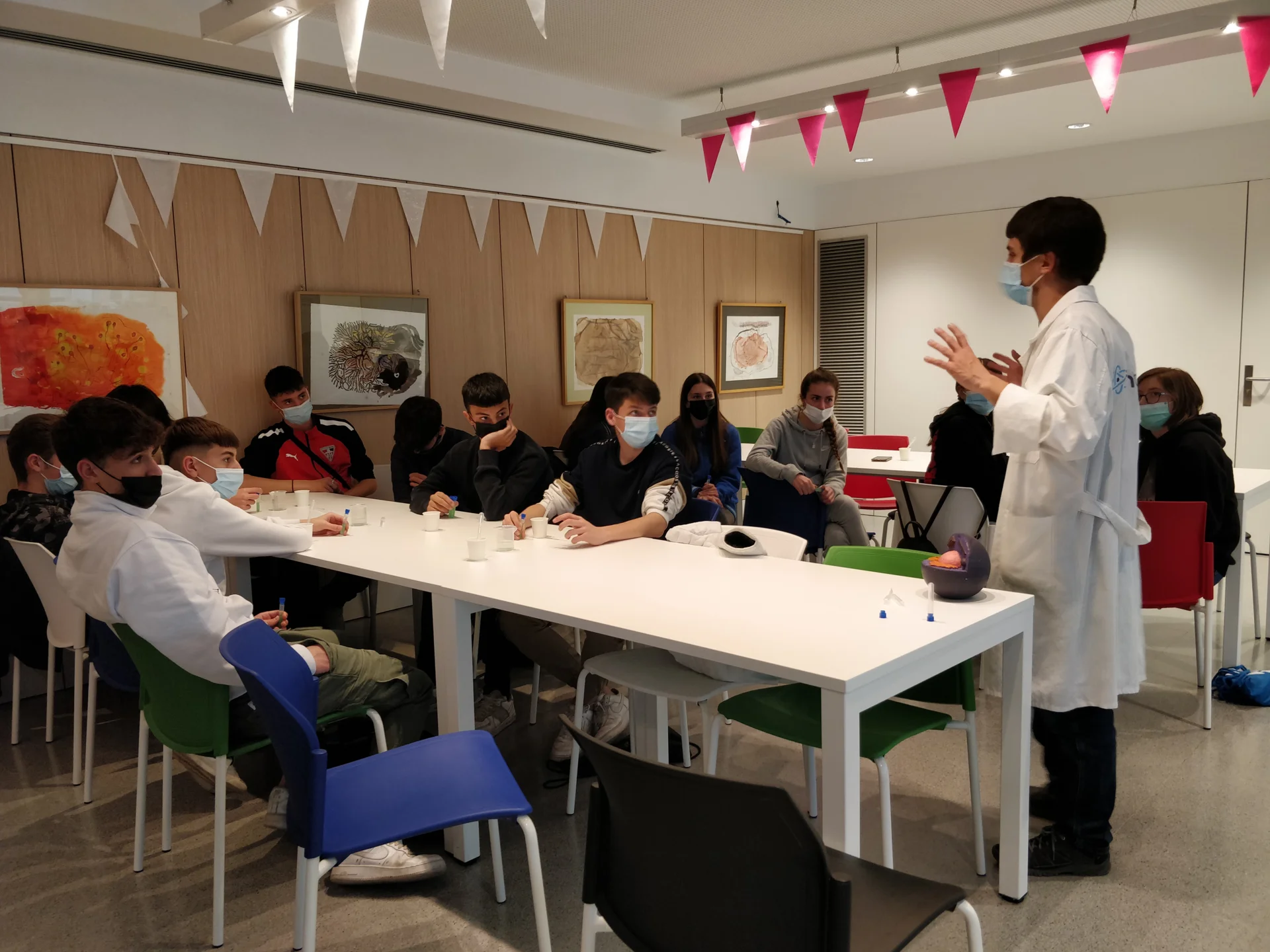 More than 650 children take part in scientific workshops at IRBLleida