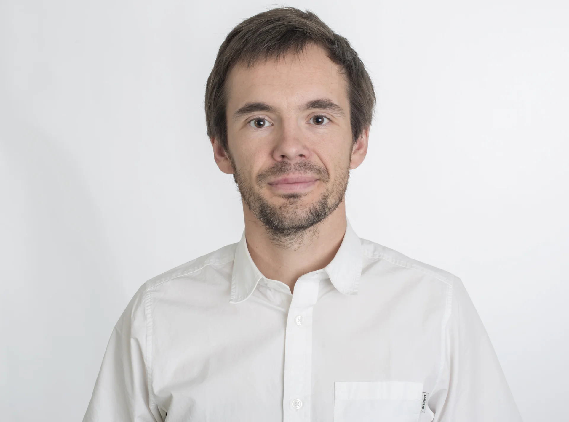 The researcher Manuel Valiente exposes the strategies to attack brain metastases in mice and humans in the IRBLleida
