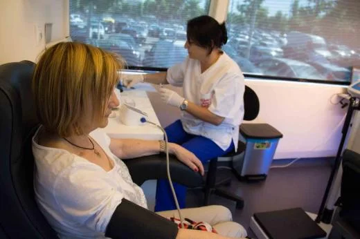 El 23% de las personas visitadas en 'El Bus de la Salut' presentan una tensi&oacute;n arterial por encima de los niveles recomendados