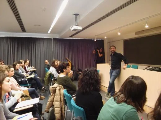 The science writer Pere Estupiny&agrave; lead a flipped classroom with students in biomedical sciences and the Master in Biomedical Research at the University of Lleida