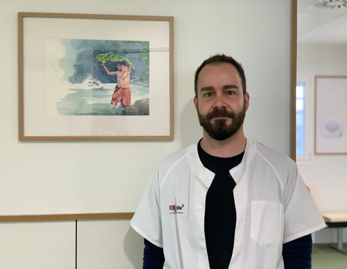 El servei d’Oncologia Mèdica de l’Arnau de Vilanova rep una donació de vuit aquarel·les per humanitzar el nou espai de les consultes